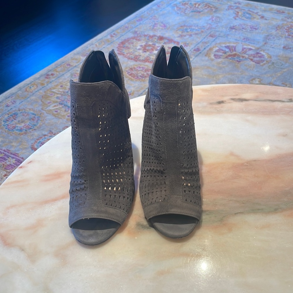 Vince Camuto gray suede shoes